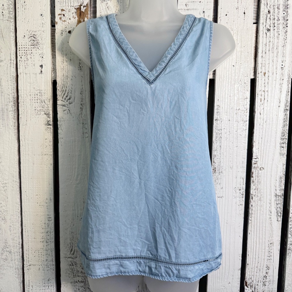Sweet Wanderer Chambray Tank Top L VNeck Lace Trim Boho Breezy Summer Light Blue